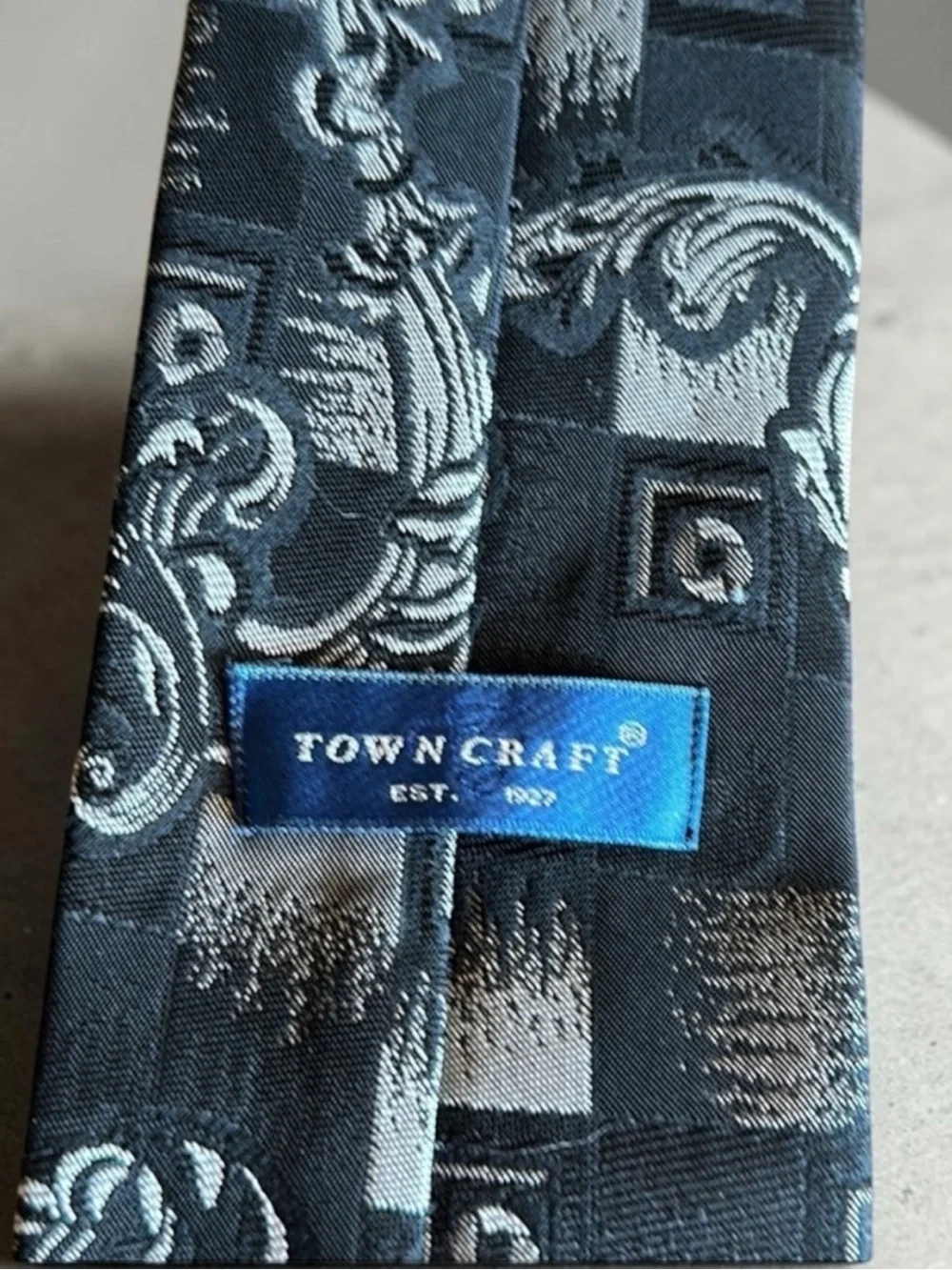 Town craft tie
